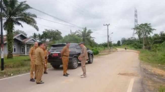 Cek Jalan di Sengeti dan Bukit Baling, Raden Najmi Minta Dijaga Bersama